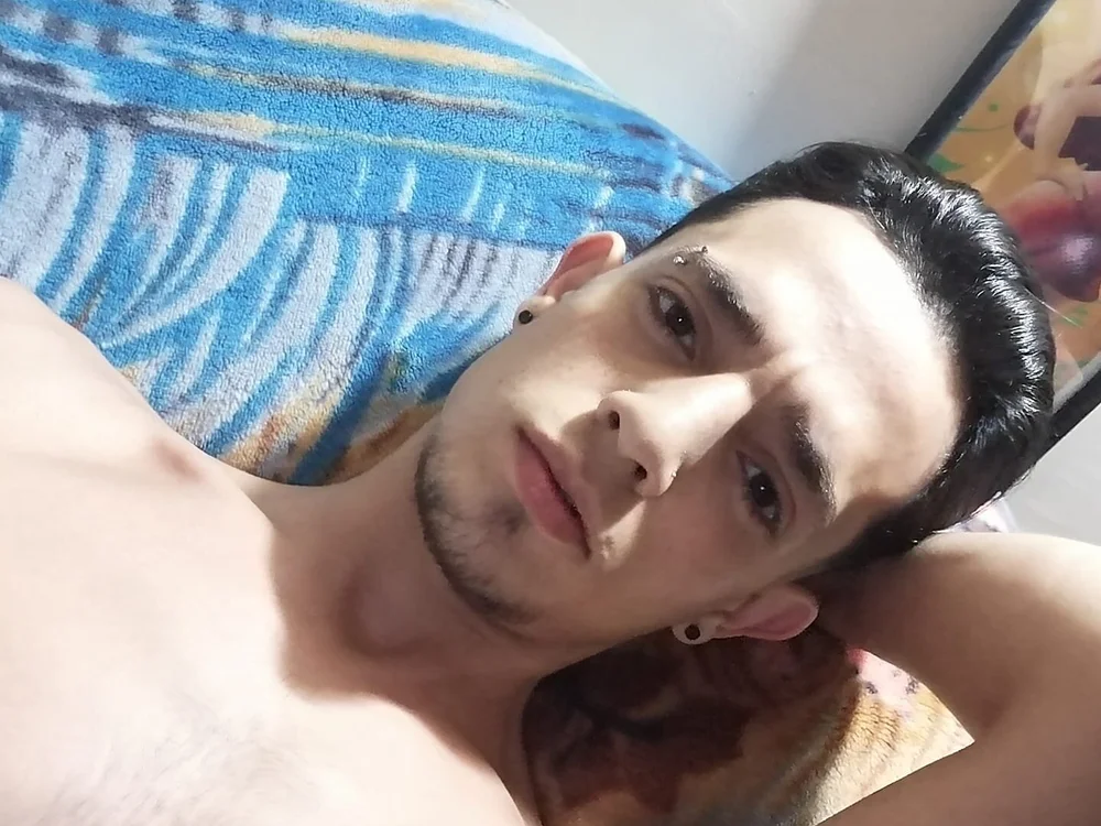 alejandro_calderon1, modelo webcam do Stripchat: fotos