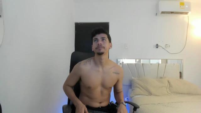 Preview photo of webcam model jasper-hill on Flirt4Free
