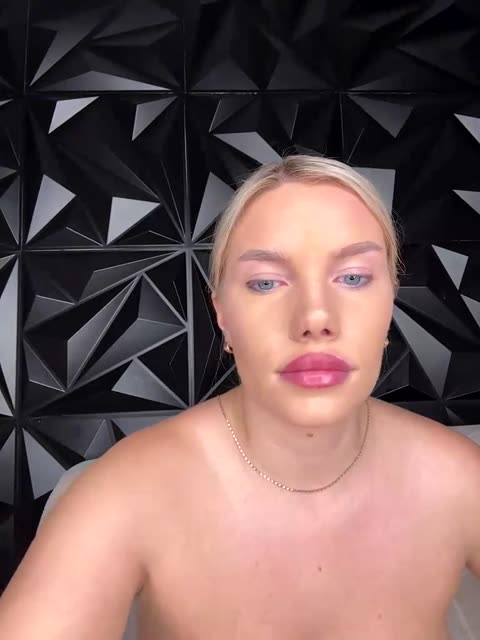 lylatop — BongaCams 直播模特：照片与资料