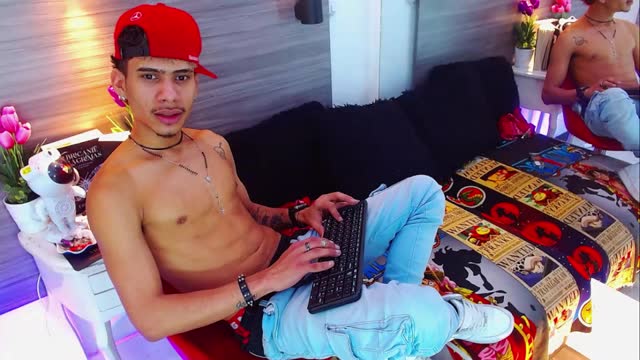 skinnycutealyer, μοντέλο webcam στο XloveCam