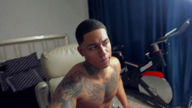 Preview photo of webcam model charless-ford on Flirt4Free