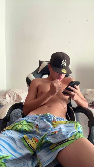 Preview photo of webcam model hot_boys18 on Cam4