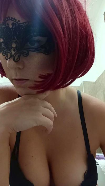 redgirl906 — Cam4 直播模特：照片与资料