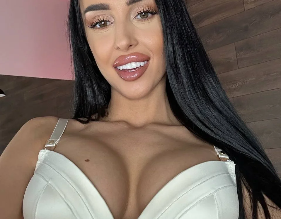 KairaAndrews, μοντέλο webcam στο Stripchat