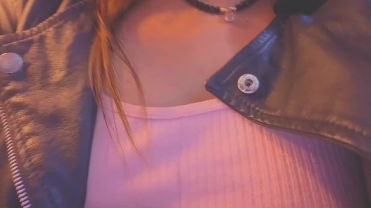 isablue, model webcam de XloveCam: fotos