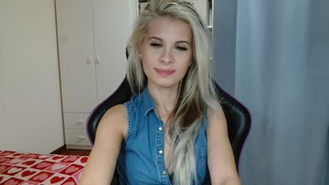 Preview photo of webcam model kristinenatural on BongaCams