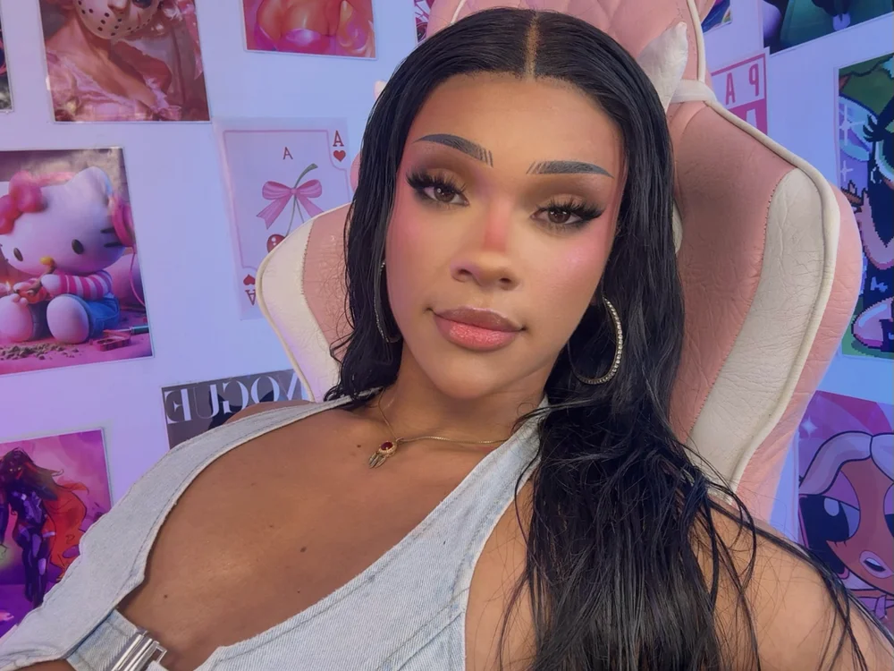 Kittylissii — Stripchat वेबकैम मॉडल: फ़ोटो