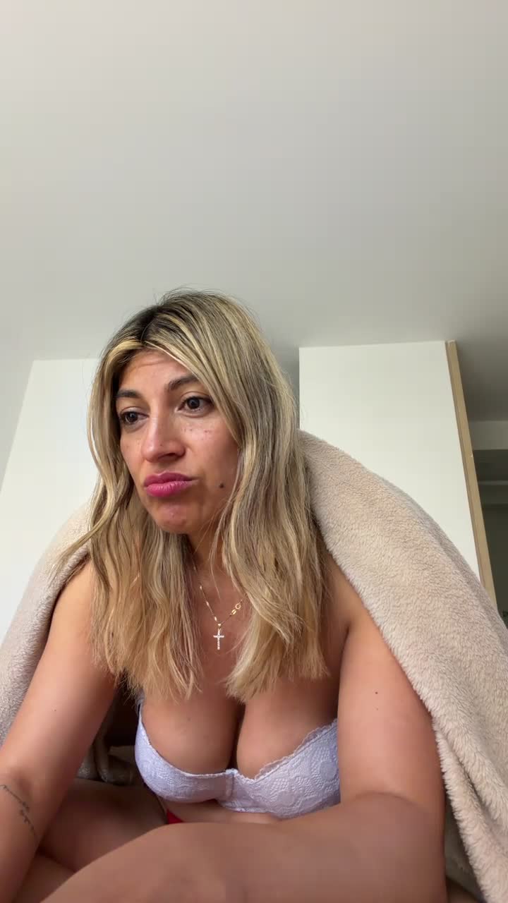lunabeya, webcam model na XloveCam: slike