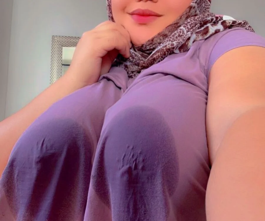 Preview photo of webcam model sweetmuslim01 on Stripchat