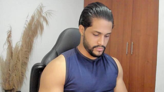 Preview photo of webcam model pier-simons on Flirt4Free