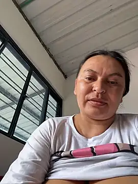 Horny-Mommy-Dirty: عارضة كاميرا ويب على Stripchat