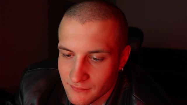Preview photo of webcam model igor-wilde on Flirt4Free