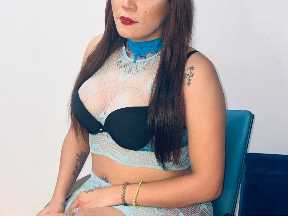 Preview photo of webcam model womanbitch77 on Stripchat