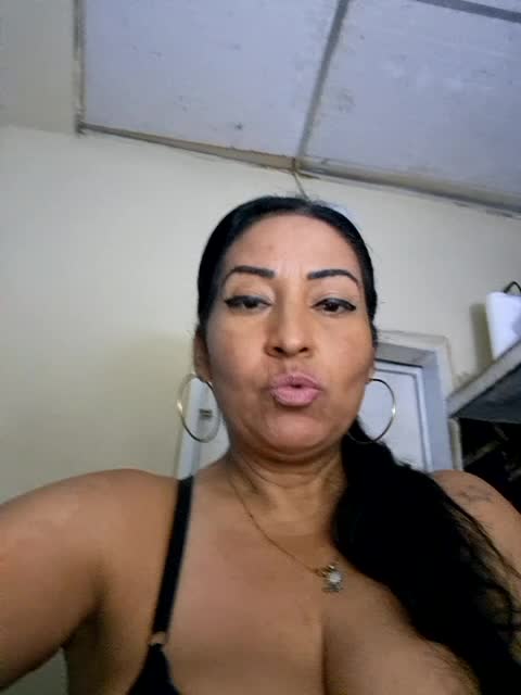 pielcanelaforu, μοντέλο webcam στο XloveCam