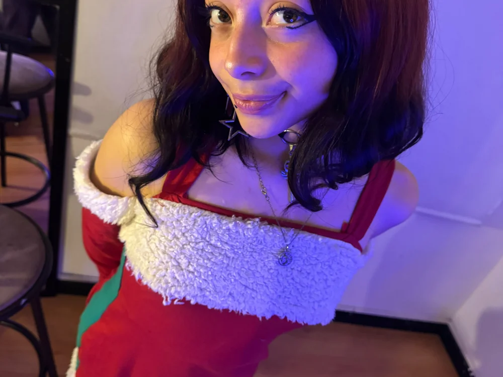 Preview photo of webcam model Liiryon on Stripchat