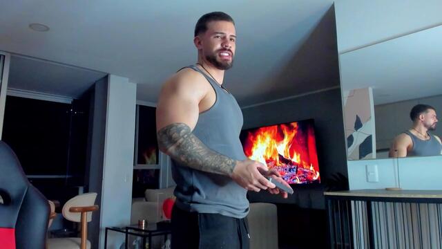 Preview photo of webcam model valenthino-salvatore on Flirt4Free
