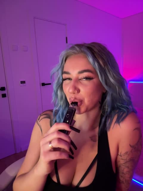 -amazingblonde-: عارضة كاميرا ويب على BongaCams