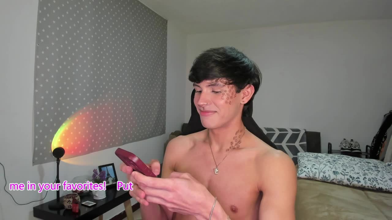 Preview photo of webcam model angelitocute on XloveCam