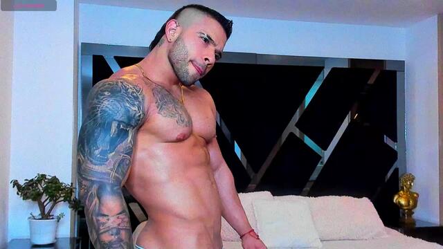 Preview photo of webcam model ray-torres on Flirt4Free