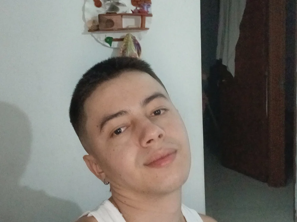 andresSalasSS na Stripchat: fotky a profil