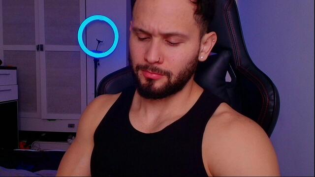 Preview photo of webcam model andrew-corey on Flirt4Free