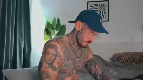 lucasexclusive1, вебкам модел на Cam4: слике