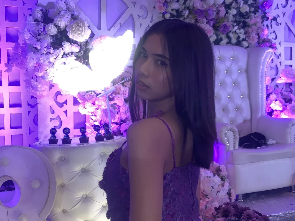 Naughtychen18, webcam model na Stripchat: slike