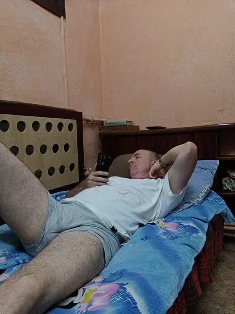 aleksg — BongaCams 直播模特：照片与资料