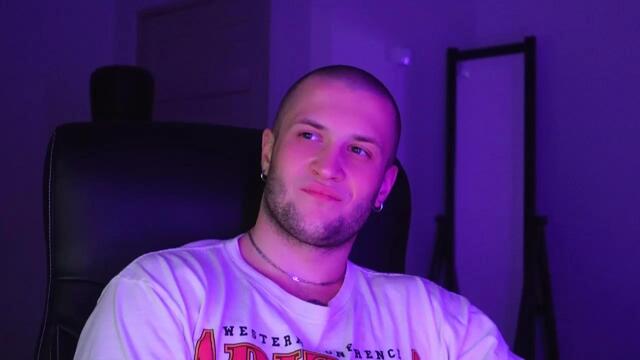 Preview photo of webcam model igor-wilde on Flirt4Free