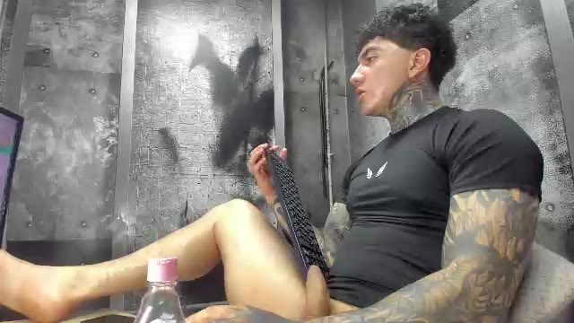 Фото вебкам-модели gury_tattoo на Chaturbate