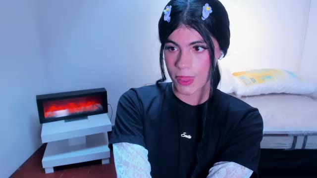 Preview photo of webcam model laylavg on Chaturbate