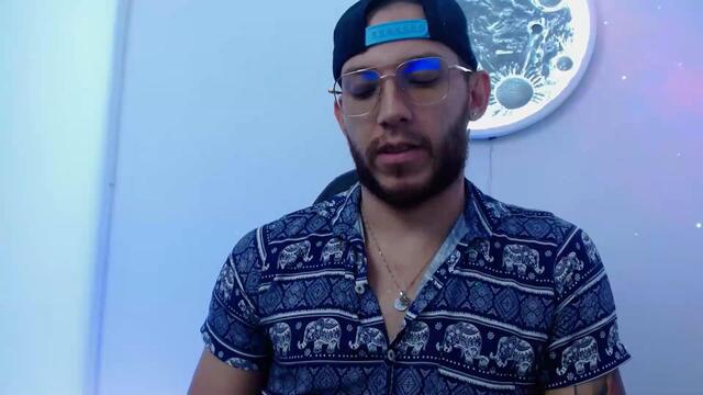 Preview photo of webcam model sammuel-rogers on Flirt4Free