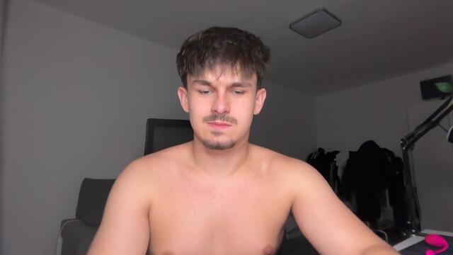 charlton-lee: عارضة كاميرا ويب على Flirt4Free