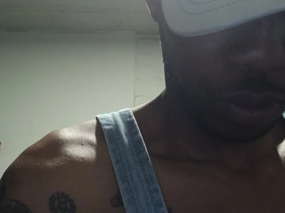 IAmYourGuy420, μοντέλο webcam στο Stripchat