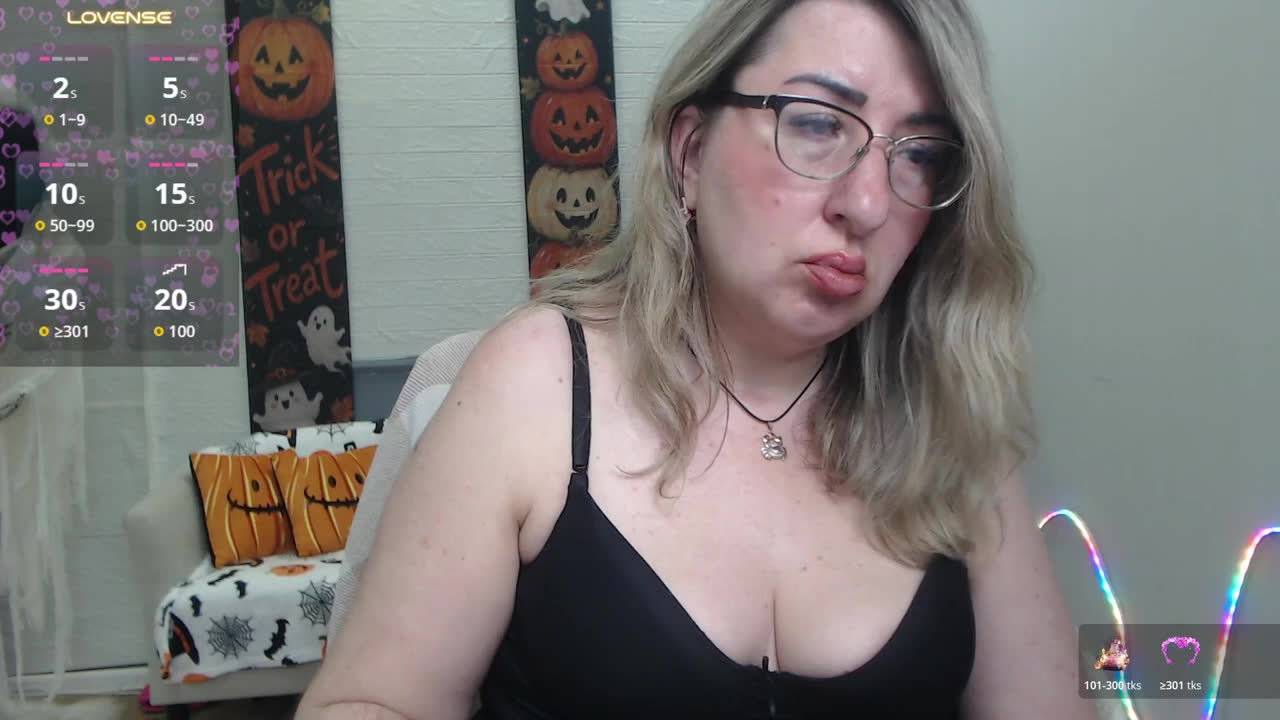 helenenigma (XloveCam): ảnh người mẫu webcam