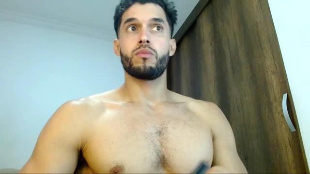 Preview photo of webcam model tom-wills on Flirt4Free