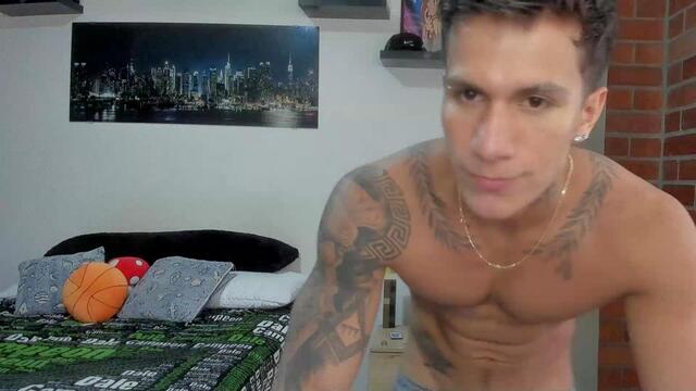 Preview photo of webcam model petter-grey on Flirt4Free