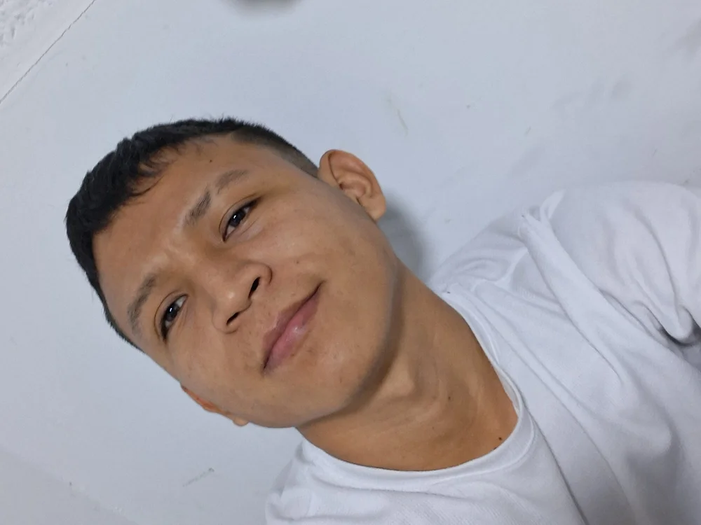 Flaquico_18cm: عارضة كاميرا ويب على Stripchat