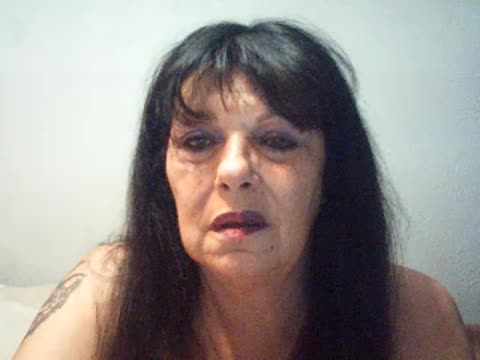 charms: عارضة كاميرا ويب على BongaCams