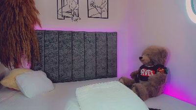 Preview photo of webcam model roxy_sexy21 on Cam4