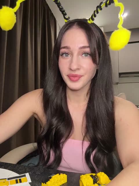 arinasmile, μοντέλο webcam στο BongaCams