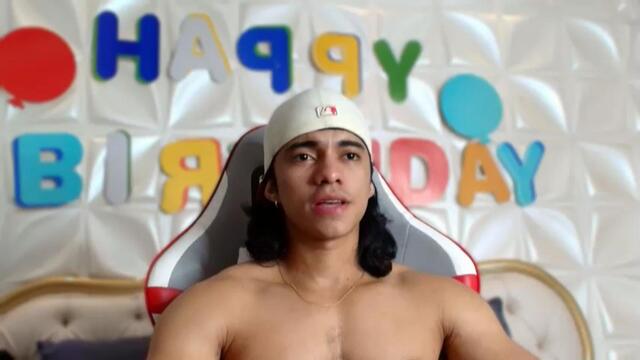 glen-connor: عارضة كاميرا ويب على Flirt4Free