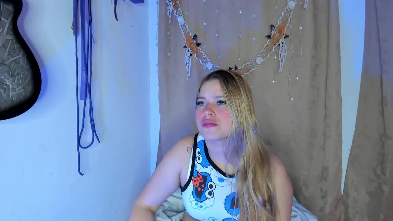shantalsummer — XloveCam 直播模特：照片与资料