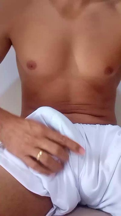 Preview photo of webcam model mineiruu35 on Cam4