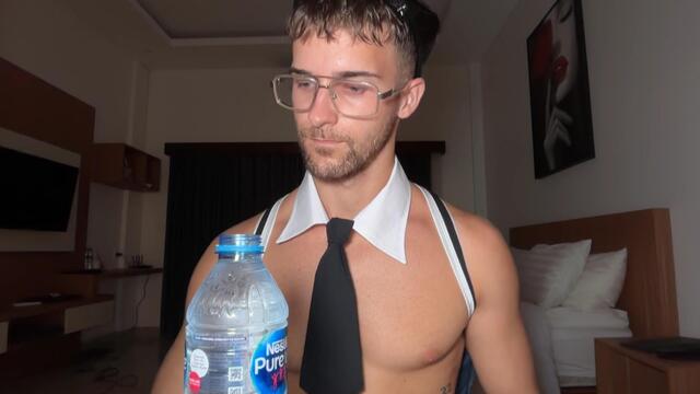 Preview photo of webcam model forest-nichols on Flirt4Free