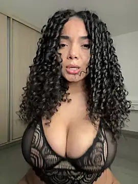 Preview photo of webcam model Curlyierr on Stripchat