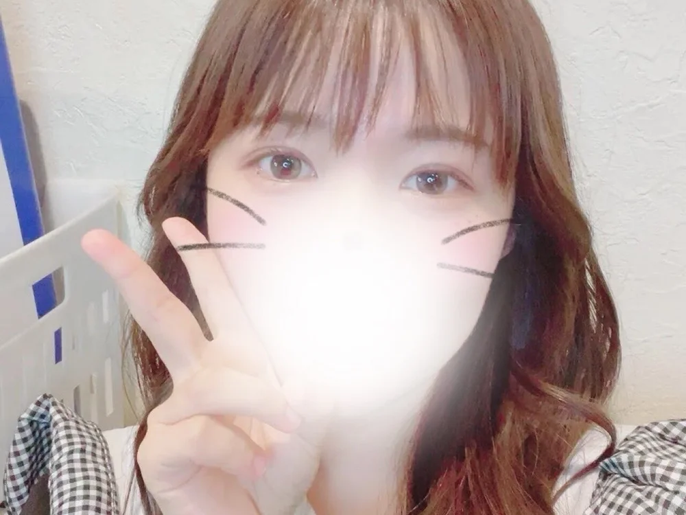 Preview photo of webcam model hikiwarinatto_xoxo on Stripchat