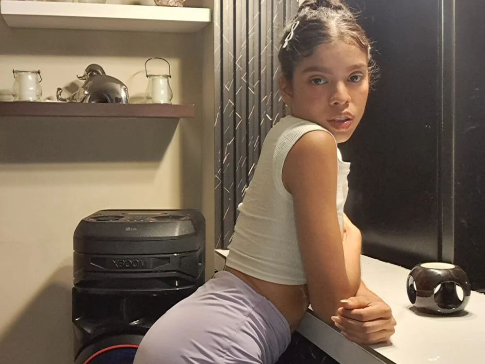 Pineappleflipped na Stripchat: slike in profil
