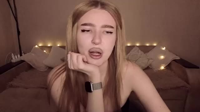 violettaotis, webcammodel på Chaturbate: fotos