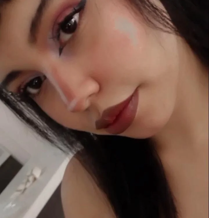 AntonellaCooper_Pink – Stripchat webkamerás modell